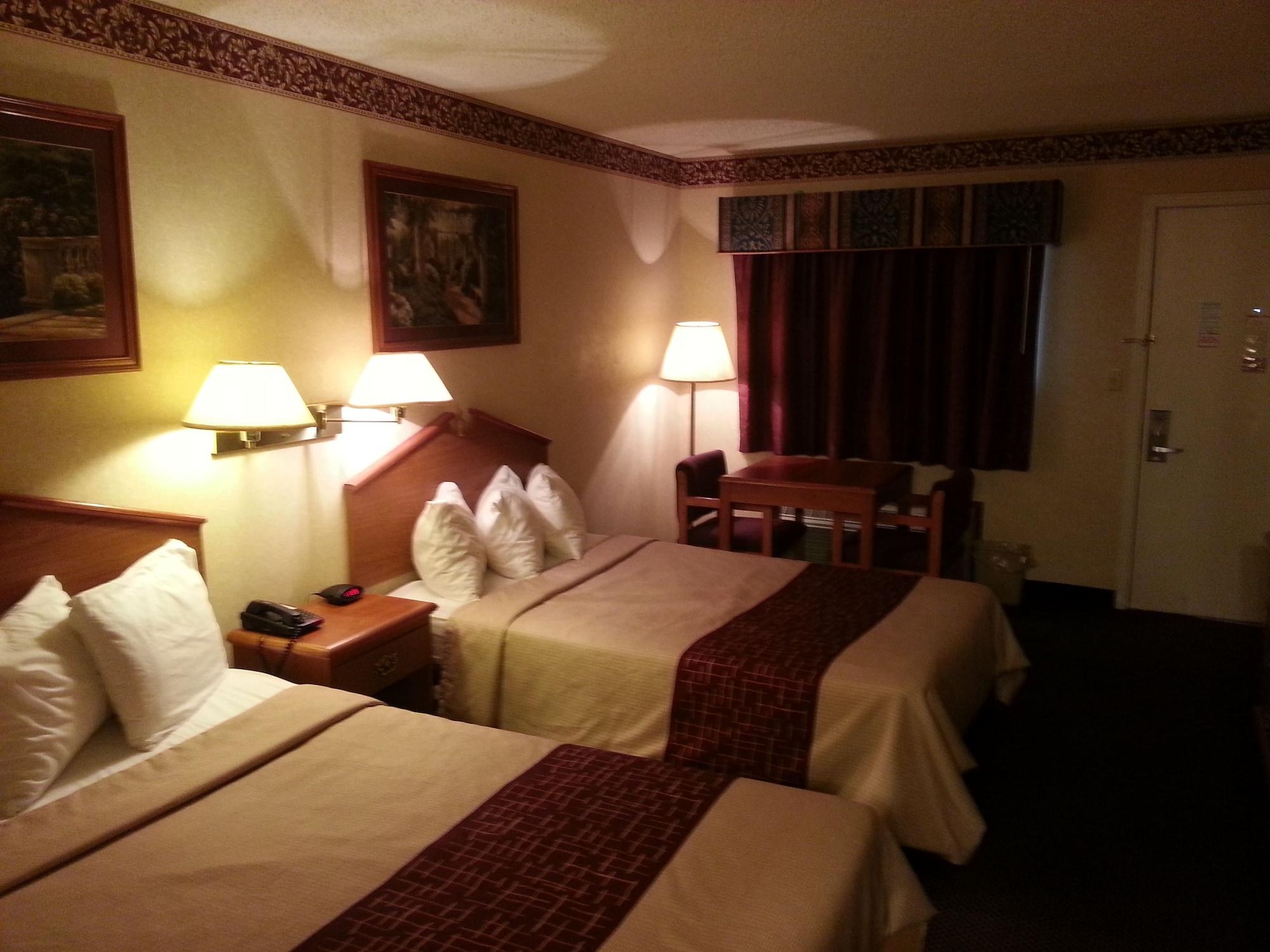 Days Inn & Suites By Wyndham Монро Экстерьер фото