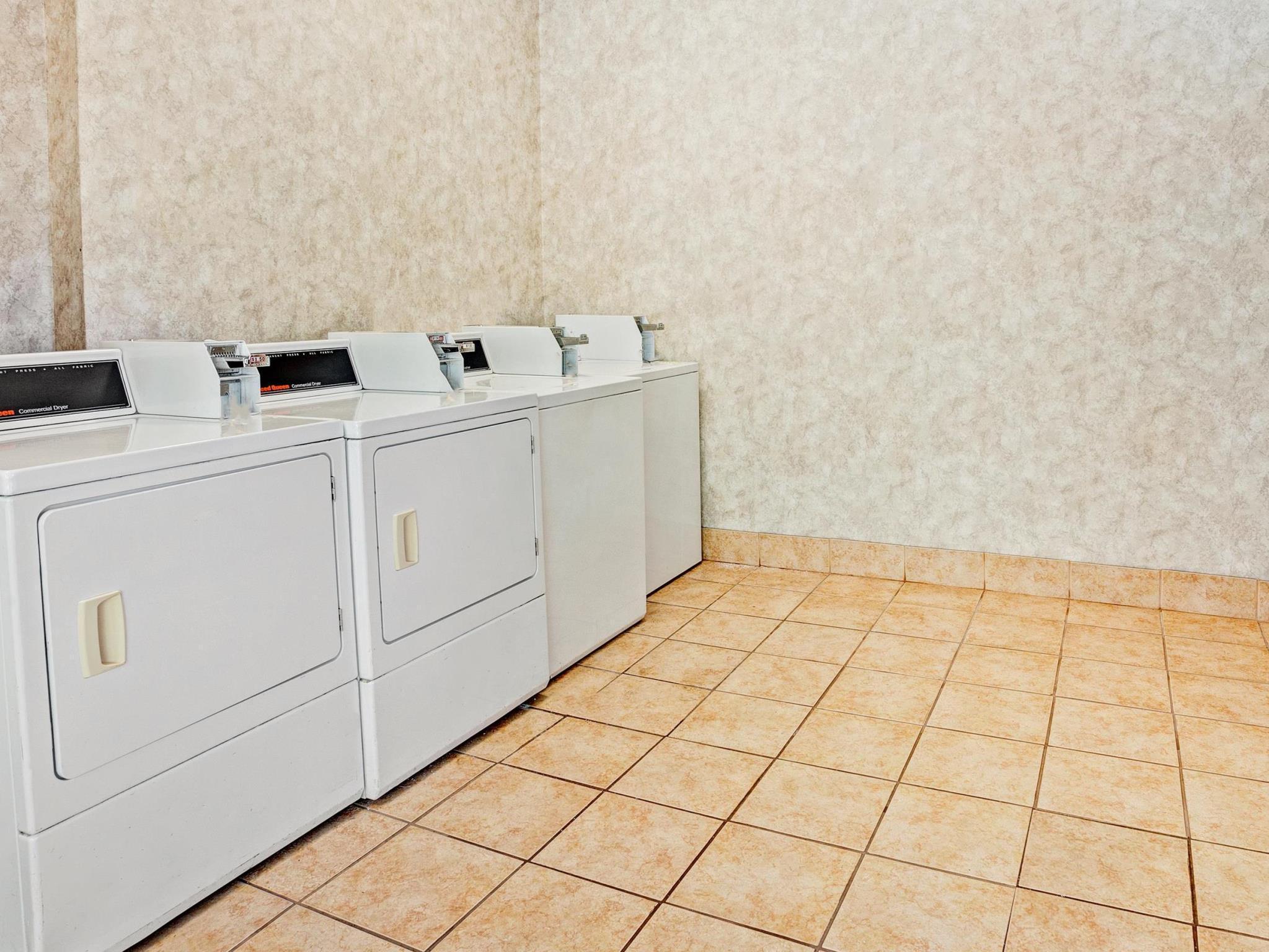 Days Inn & Suites By Wyndham Монро Экстерьер фото