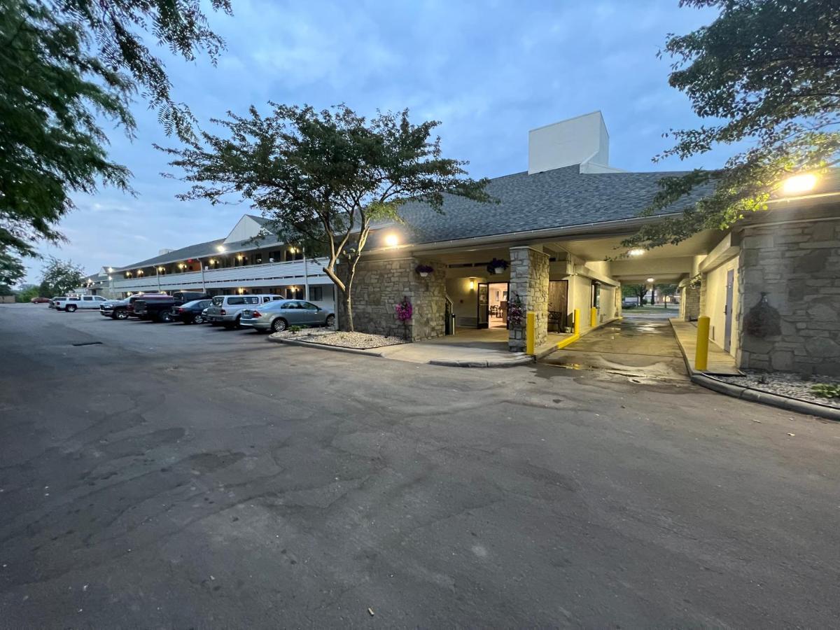 Days Inn & Suites By Wyndham Монро Экстерьер фото
