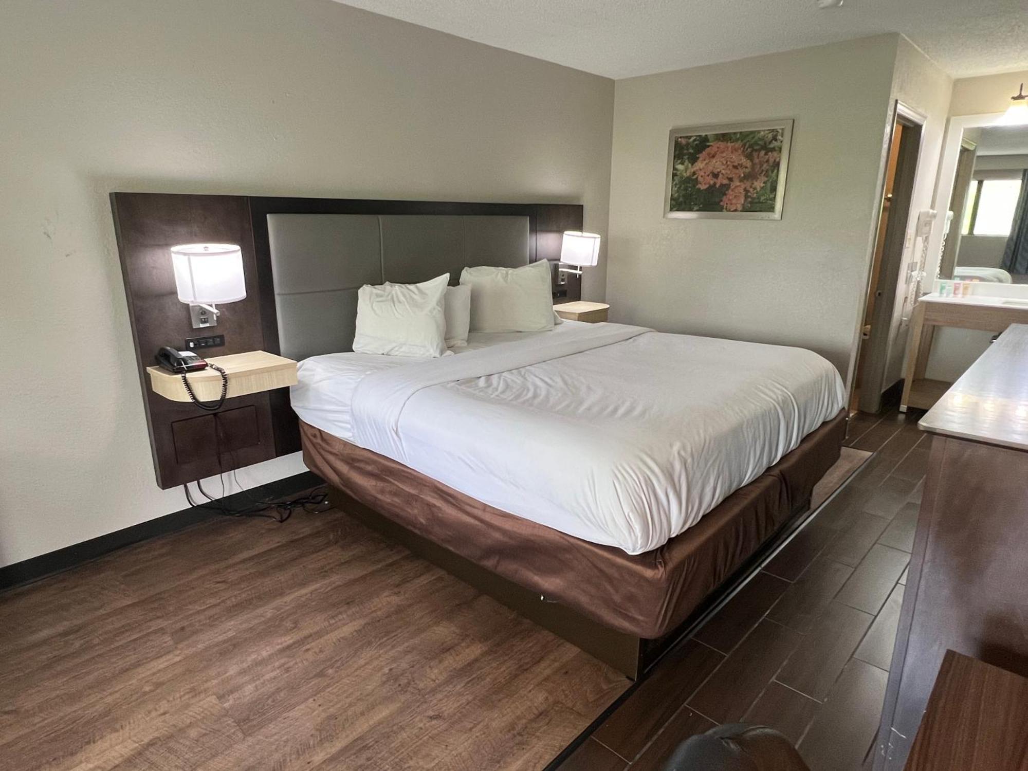 Days Inn & Suites By Wyndham Монро Экстерьер фото