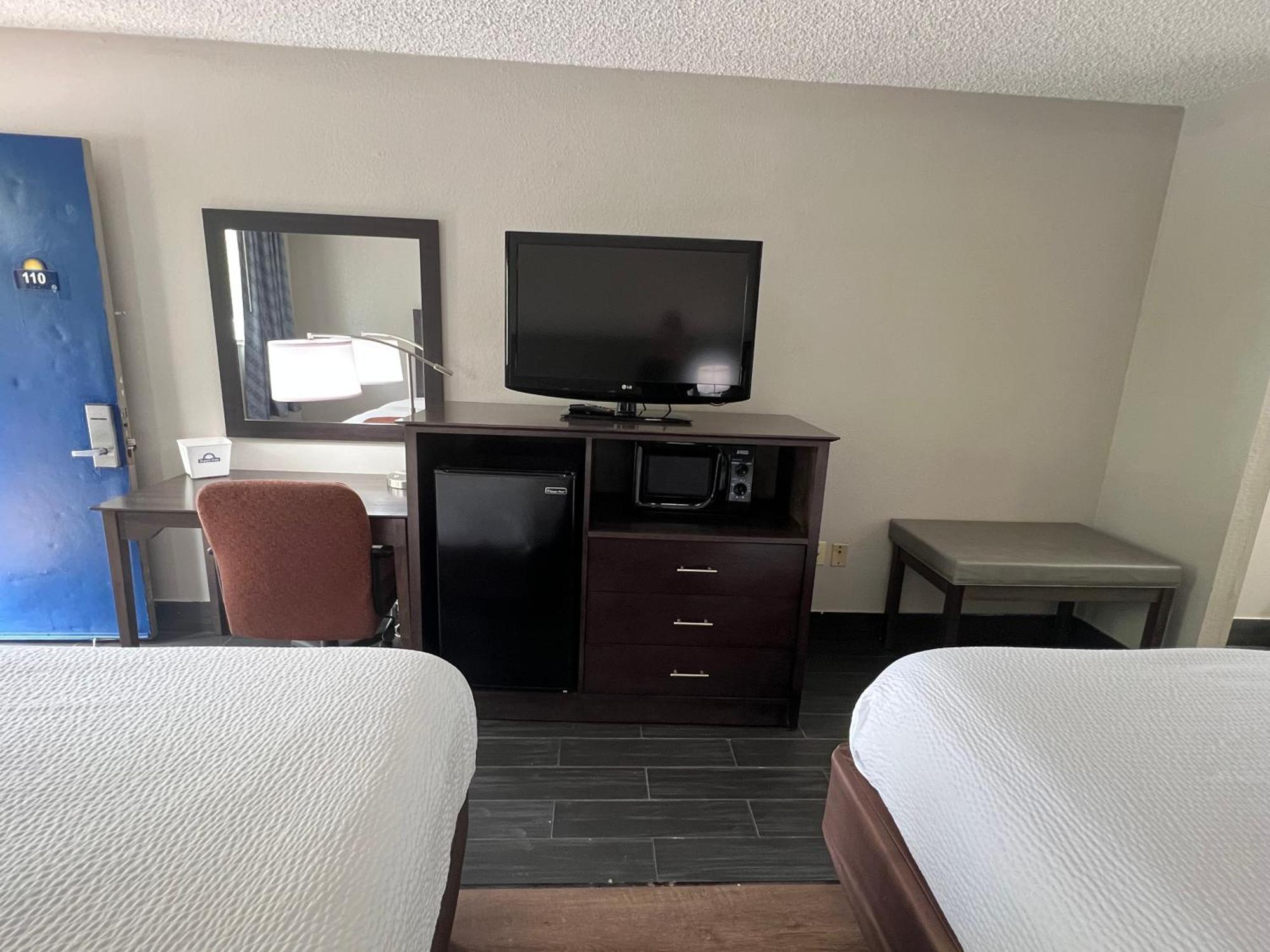 Days Inn & Suites By Wyndham Монро Экстерьер фото