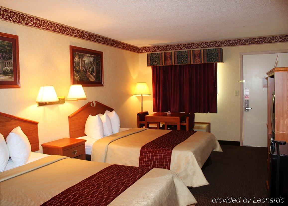 Days Inn & Suites By Wyndham Монро Номер фото