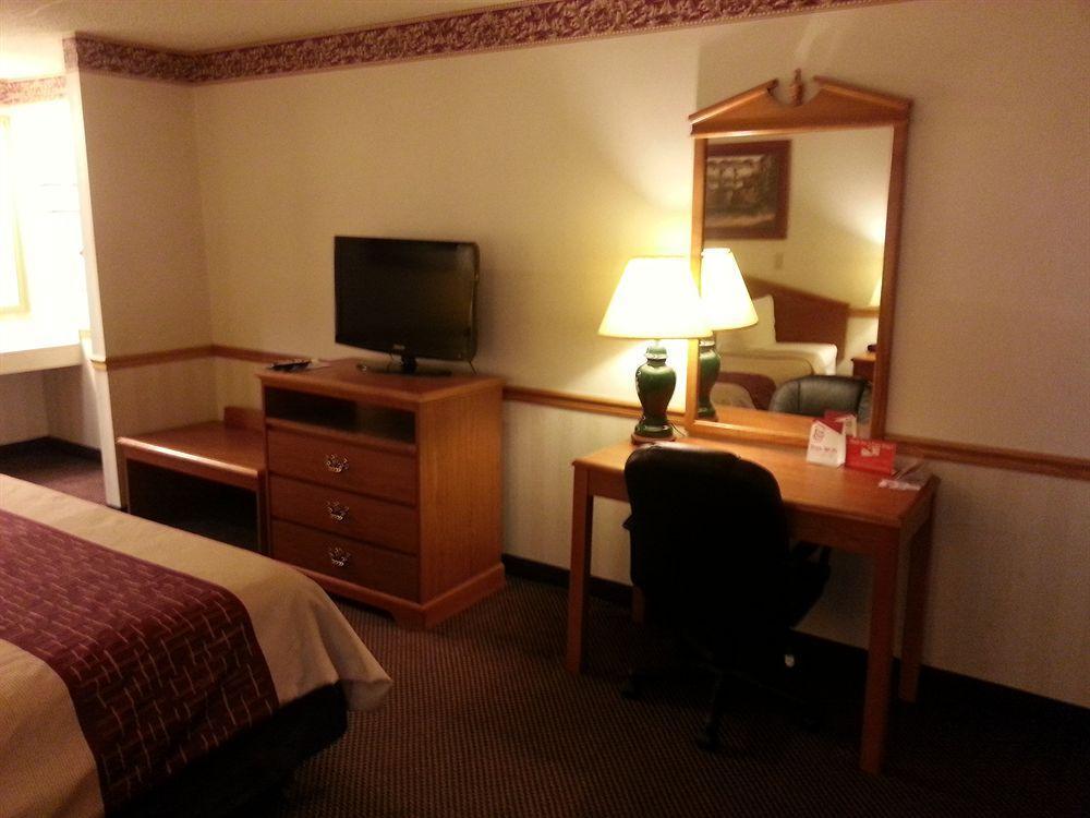 Days Inn & Suites By Wyndham Монро Экстерьер фото