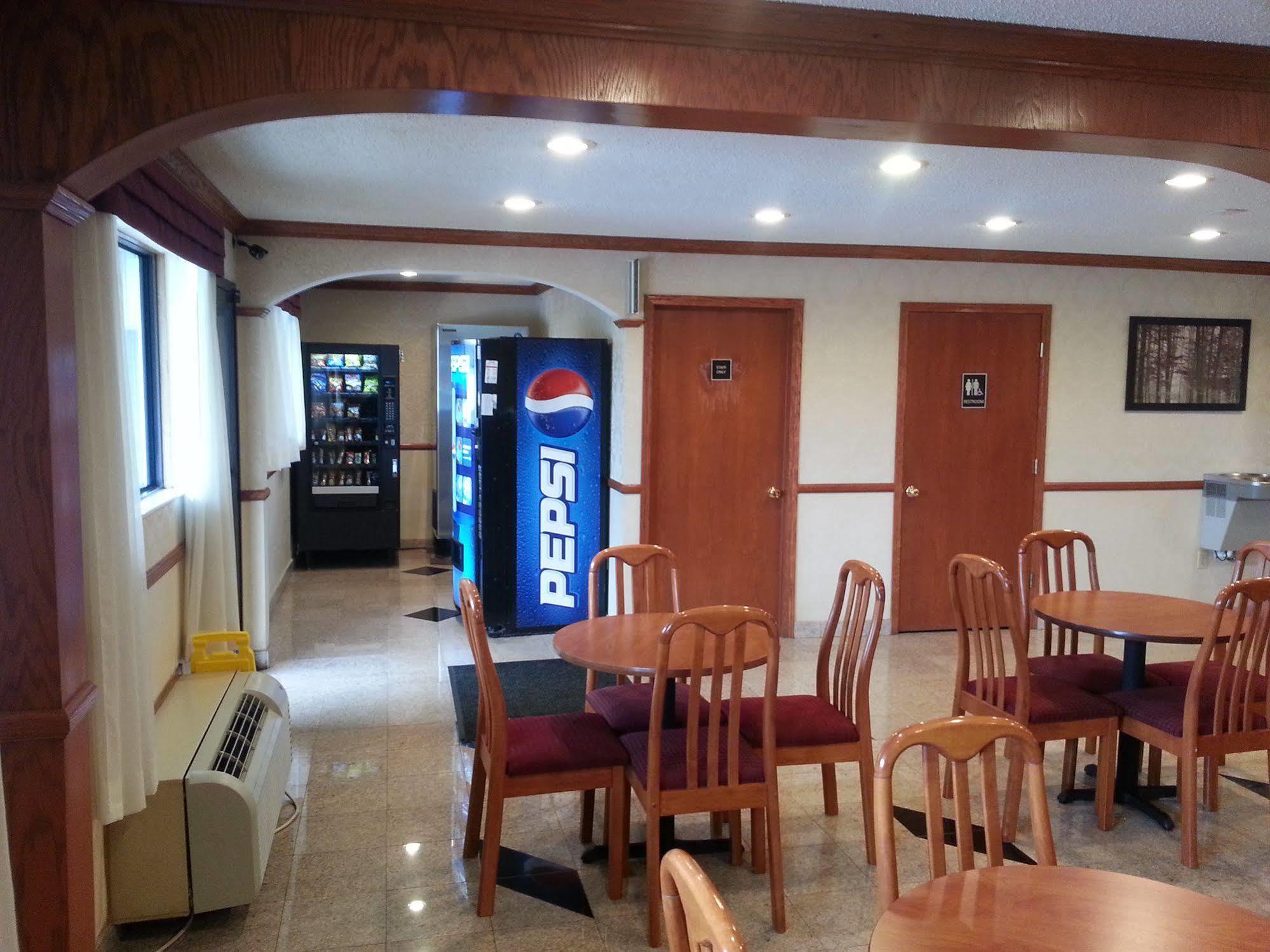 Days Inn & Suites By Wyndham Монро Экстерьер фото